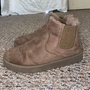 Low cozy boots size 8